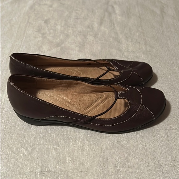 Natural Soul Brown Leather Flats - Picture 4 of 5
